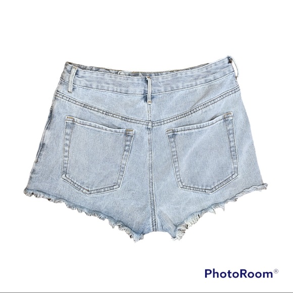 (SOLD) PacSun Women’s Light Blue Wash High-Rise Festival Jean Shorts - Picture 3 of 7